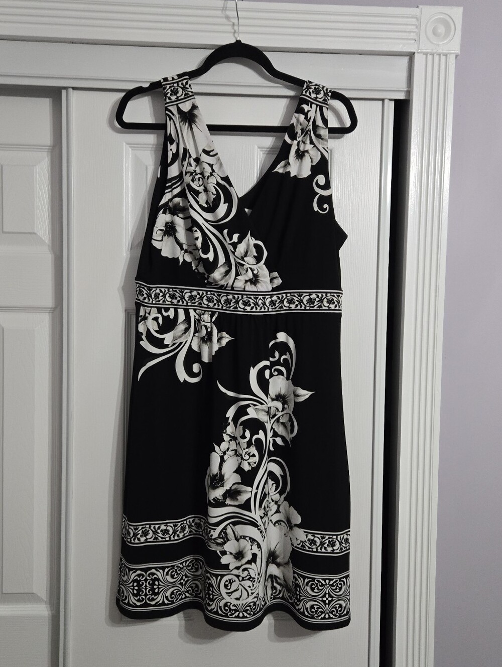 White House Black Market Black & White Floral Midi Dress